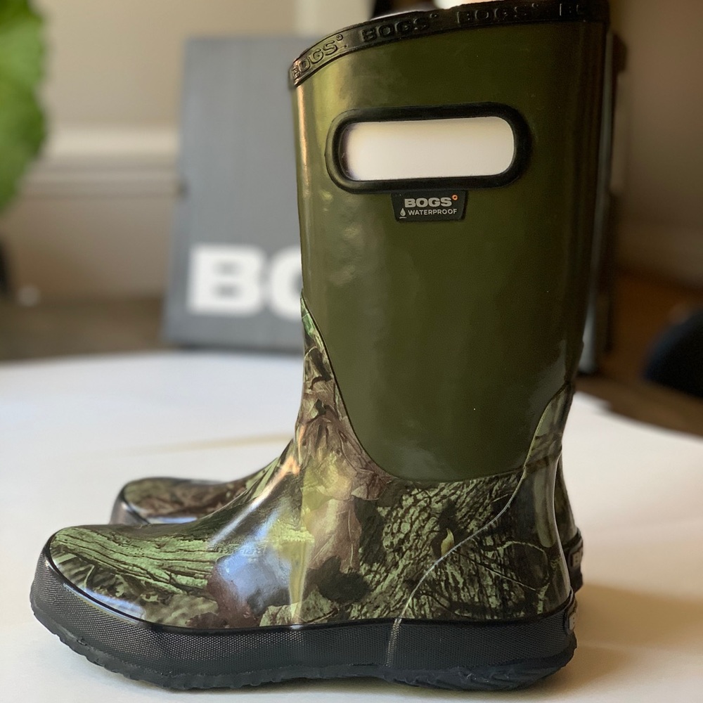 NIB Bogs hunting rain boots - mossy oak green
